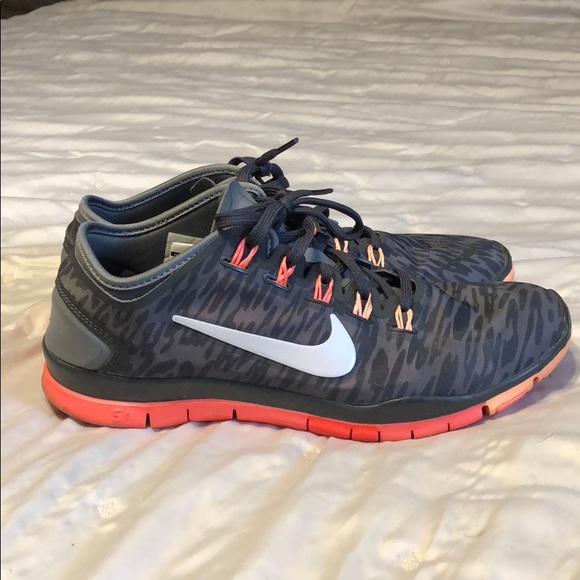 le scarpe nike libera 50 donne in dimensione 7 poshmark le scarpe nike libera 50 donne in dimensione 7 poshmark